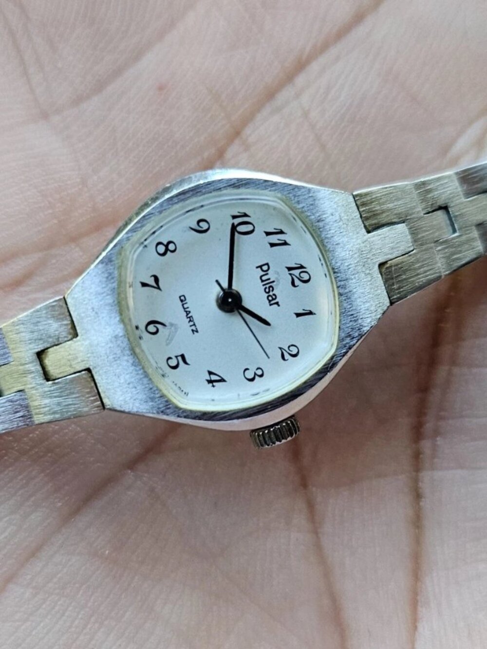 Vintage Pulsar Ladies Wristwatch Silver Tone Quartz Analog Wristwatch